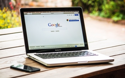 Según un reciente estudio los resultados de búsqueda de Google dan prioridad a sus propios servicios frente a los de terceros